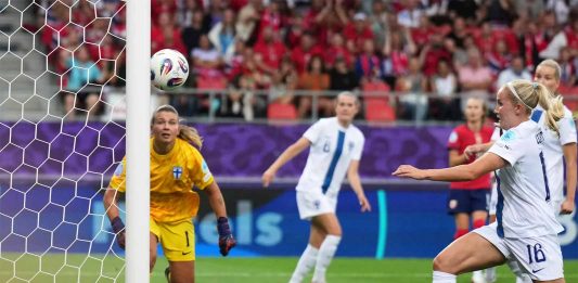 -AP PHOTO- GERMANY ROLLS INTHE EUROS